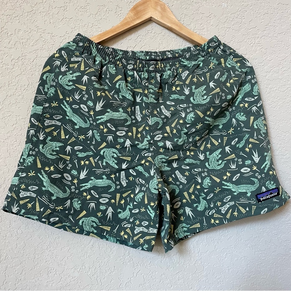 Patagonia Mens Baggies Shorts Green Yellow Size Small 5" Alligator